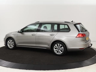 Volkswagen Golf Volkswagen Golf 1.0 TSI Connected Series | Carplay | Camera |  Navigatie | Climate control | Parkeerhulp | Cruise control | Sportstoelen - afbeelding nr 2