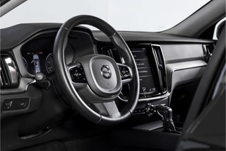 Volvo S60 Volvo S60 2.0 T5 250 PK Intro Edition - Automaat | Dig. Cockpit | Adapt. Cruise | Leder | Elek. bestuurderstoel met geheugen | Stoelverw. | PDC | Camera | NAV + App. Connect | ECC | DAB | Elek. Trekhaak | LM 19