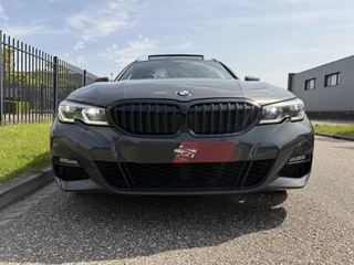 BMW 3 Serie BMW 3 Serie Touring 330e M-Sport DRAVITGRAU PANO/LASER/HEAD-UP/ADAPTIVE M-ONDERSTEL/KEYLESS/19