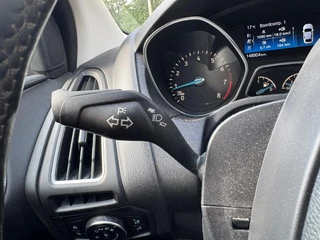 Ford Focus Ford Focus 1.0 Titanium Airco/Lichtmetalen velgen/Navi/Parkeersensoren - afbeelding nr 16