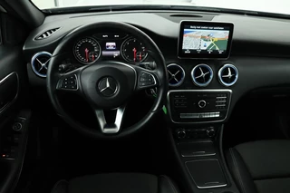 Mercedes-Benz A-Klasse Mercedes-Benz A-klasse 180d Lease Edition | Panoramadak | Carplay |  Navigatie | Cruise control | Airco | Bluetooth | Sportstoelen | Half leder - afbeelding nr 3