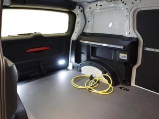 Volkswagen ID. Buzz Cargo Volkswagen ID. Buzz Cargo 77 kWh 204pk Trekhaak 3zits LED Cruise control Navigatie/ Apple Carplay Achterklep - afbeelding nr 8