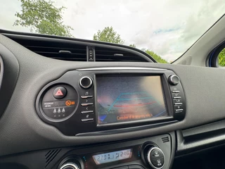 Toyota Yaris Toyota Yaris 1.5 VVT-i Aspiration DEALER ONDERHOUDEN / NL AUTO / CAMERA / NAVIGATIE / BLUETOOTH / VOLLE TANK - afbeelding nr 19