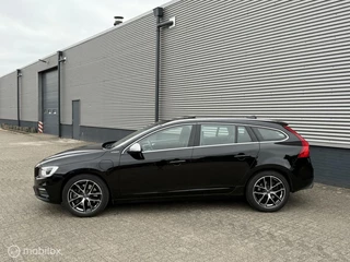 Volvo V60 Volvo V60 2.4 D6 Twin Engine R-Design ACC|BOMVOL|SCHUIFDAK - afbeelding nr 4