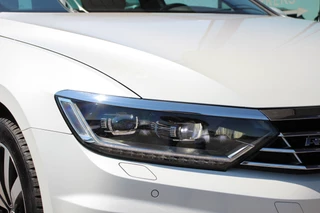 Volkswagen Passat Volkswagen Passat Variant 2.0 TSI 220PK Highline R-line | DYNAUIDIO | ACC | LEDER - afbeelding nr 19