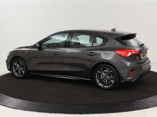 Ford Focus Ford Focus 1.0 EcoBoost ST Line | Stoel & stuurverwarming |  Carplay | Navigatie | Climate control | Parkeerhulp | Cruise control | Bluetooth - afbeelding nr 2