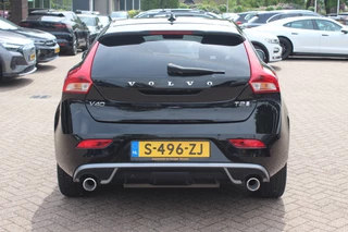 Volvo V40 Volvo V40 1.5 T2 Inscription R-Design / Panoramadak / Camera / Leder / Keyless / 17'' / Navigatie / Stoelverwarming / Cruise Control - afbeelding nr 15