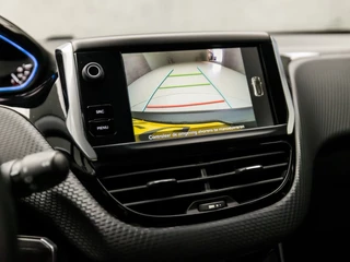 Peugeot 208 Peugeot 208 1.2 PureTech Sport (PANORAMADAK, APPLE CARPLAY, GROOT NAVI, CAMERA, CLIMATE, SPORTSTOELEN, GETINT GLAS, CRUISE, NIEUWSTAAT) - afbeelding nr 17