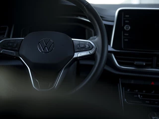 Volkswagen T-Roc Volkswagen T-Roc 1.5TSi 150pk R-Line | LED Matrix | DAB | App Connect | 18