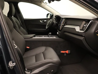Volvo XC60 Volvo XC60 T6 PLUG-IN HYBRID LONG RANGE ESSENTIAL EDITION SCHUIFDAK ACC BLI - afbeelding nr 32