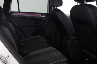 Volkswagen Tiguan Volkswagen Tiguan 1.5 TSI R-Line > IQ.Light/trekhaak/20 inch Suzuka/Black Style Design-pakket... - afbeelding nr 15