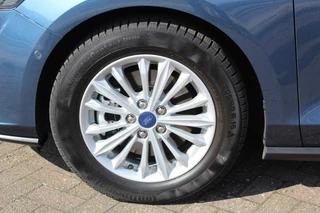 Ford Focus Ford Focus Wagon 1.0-125pk EcoBoost Mild-hybrid Titanium. Mooie, ruime, luxe en comfortabele Ford Focus wagon. Volautm. airco dual, camera, stoel-, stuur- en voorraamverw., easy entry/easy go, cruise control, Isofix, side- en lane assist, parkeersensoren v+a, LM wielen etc. - afbeelding nr 45