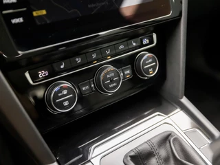 Volkswagen Passat Volkswagen Passat Variant 1.4 TSI ACT Highline 150Pk Automaat (APPLE CARPLAY, GROOT NAVI, CLIMATE, STOELVERWARMING, SPORTSTOELEN, KEYLESS, ADAPTIVE CRUISE, TREKHAAK, PARKEERSENSOREN, NIEUWSTAAT) - afbeelding nr 9