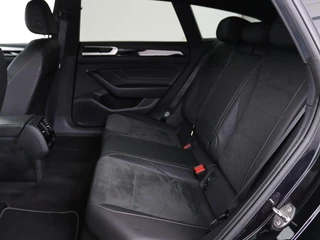 Volkswagen Arteon Volkswagen Arteon Shooting Brake 1.4 TSI eHybrid R-Line | Trekhaak | Stoelverwarming | Carplay | Leder/Alcantara | Adaptive cruise | Achterbankverwarming | Camera | Navigatie | Half leder - afbeelding nr 8