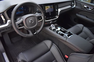 Volvo V60 Volvo V60 T6 350pk AWD Plus Dark | 19'' | Trekhaak | Harman/Kardon | 360 - afbeelding nr 3
