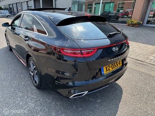 Kia ProCeed Pro Ceed 1.0 Turbo 120pk  GT-Line  Panorama dak, 17 inch velg.  Keyless entry , Voorstoelen & Stuur verwarmd , Navigatie , Achteruit rij Camera  , Apple Carplay / Android Auto , GT Line exterieur  & interieur - afbeelding nr 3