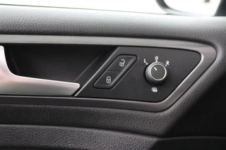Volkswagen Golf Volkswagen Golf 1.0 TSI Comfortline Automaat (NAVIGATIE, CARPLAY, STUURBEDIENING, PARKEERSENSOREN, CLIMA) - afbeelding nr 11