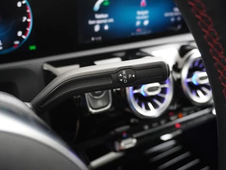 Mercedes-Benz CLA Mercedes-Benz CLA Shooting Brake 200 AMG // Panoramadak // Sfeerverlichting // Privacy Glas // 19