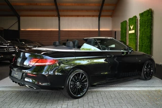 Mercedes-Benz C-Klasse Mercedes-Benz C-klasse Cabrio 180 Premium Plus AMG Styling - Night Edition - Airscarf - Leer - Camera - Stoelverwarming - - afbeelding nr 2