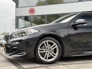 BMW 1 Serie BMW 1-serie 118i M-Sport | Leder | Apple Carplay | Live Cockpit | - afbeelding nr 22