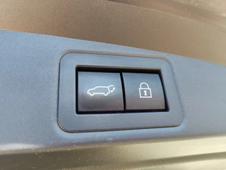 Toyota Corolla Touring Sports Toyota Corolla Touring Sports 1.8 Hybrid Dynamic Bi-Tone | Trekhaak | Head-Up Display | Stoel- - afbeelding nr 36
