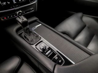 Volvo V90 Volvo V90 2.0 T5 Momentum 255Pk Automaat (APPLE CARPLAY, GROOT NAVI, LEDER, CAMERA, ADAPTIVE CRUISE, ELEK SPORTSTOELEN, STOELVERWARMING, GETINT GLAS, NIEUWE APK, NIEUWSTAAT) - afbeelding nr 11