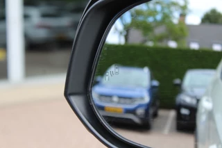Toyota RAV4 Toyota RAV4 2.5 Hybrid AWD Bi-Tone / Trekhaak / Panoramadak / 360Camera / Leder / JBL / Keyless / 18'' / Dodehoek / DAB / Keyless - afbeelding nr 32