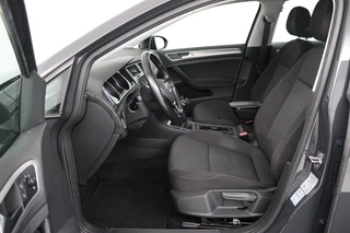 Volkswagen Golf Volkswagen Golf 1.0 TSI Comfortline (PARKEERSENSOREN, CRUISE CONTROL, NAVIGATIE, CARPLAY, NL-AUTO) - afbeelding nr 15