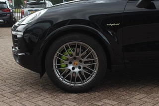 Porsche Cayenne Porsche Cayenne 3.0 S E-Hybrid / Panoramdak / Camera / 20'' / Luchtvering / Bose / Sportchrono / Stuurverwarming / Leder / Stoelverwarming / Cruise Control - afbeelding nr 14