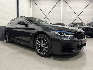BMW 5 Serie HEAD-UP/LASER/ACC/TREKHAAK/360CAMERA/ALCANTARA/KEYLESS/SHADOW-LINE/DRIVING ASS PRO/SFEER/STUUR+STOELVERWARMING/LIVE COCKPIT/M-AERODYNAMIC/SOPHISTOGRAU/VOLLEDIG BMW DEALER HISTORIE - afbeelding nr 4