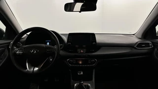 Hyundai i30 Hyundai i30 1.0 T-GDI Fastback Premium CAMERA TREKHAAK NAVI CRUISE ECC. - afbeelding nr 2