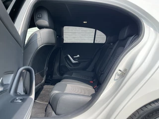 Mercedes-Benz A-Klasse Mercedes-Benz A-Klasse 180 Luxury Line | Facelift | Pano | Ambiente | Camera | CarPlay | LED | Keyless | DAB+ - afbeelding nr 28