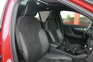 Volvo XC40 Volvo XC40 T5 Recharge R-Design | Panoramadak | Stoelverwarming | Parkeercamera | Keyless | Glossy Black - afbeelding nr 17