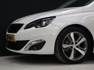 Peugeot 308 Peugeot 308 1.2 PureTech Allure [CRUISE CONTROL, CAMERA, TREKHAAK, STOELVERWARMING, DODE HOEK DETECTOR, CLIMATE CONTROL, NAVIGATIE, NIEUWSTAAT] - afbeelding nr 27