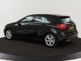Mercedes-Benz A-Klasse Mercedes-Benz A-klasse 180 Urban | Stoelverwarming | Navigatie |  Sportstoelen | Half leder | Cruise control | Park Assist | Airco | Bluetooth - afbeelding nr 2