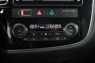 Mitsubishi Outlander Mitsubishi Outlander 2.0 PHEV Pure | Trekhaak | Carplay | Camera |  Half leder | Keyless | Climate control | Cruise control - afbeelding nr 13