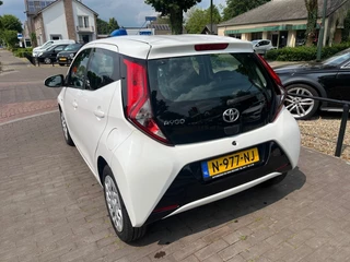 Toyota Aygo Toyota Aygo 1.0 VVT-I X-PLAY / AIRCO / CAMERA / NAVI / BLUETOOTH - afbeelding nr 4