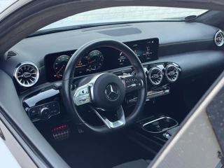 Mercedes-Benz A-Klasse Mercedes-Benz A-Klasse 200 Business Solution AMG | Pano | Trekhaak | ACC | 360* Camera | LED | DAB+ | 18 inch - afbeelding nr 9