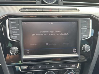 Volkswagen Passat Volkswagen Passat 1.8 TSI DSG R-LINE PANO-DAK/TREKHAAK/360-CAMERA/LEDER/NAVI/ACC/CARPLAY - afbeelding nr 23