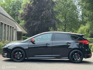 Ford Focus Ford Focus 1.5 150PK Red Edition ST LINE/PDC/NAVI/DAKJE - afbeelding nr 21