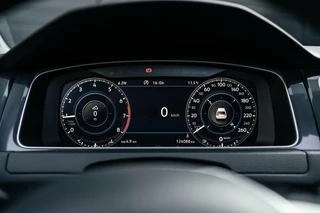 Volkswagen Golf Volkswagen Golf 1.0 TSI Panorama LED Digi NAP - afbeelding nr 40