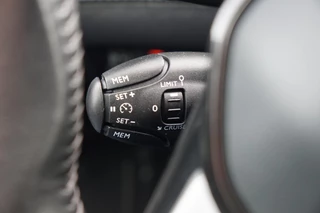 Peugeot 2008 Peugeot 2008 1.2 PureTech Active Pack - Gris Platinium - Carplay/Nav/Cruise - afbeelding nr 24