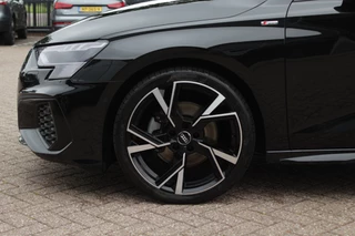 Audi A3 Audi A3 Limousine 30 TFSI S edition / Panoramadak / Camera / Head-up / Luxe Leder / B&O / Carbon spoiler / Dodehoek / Navigatie / ACC / DAB - afbeelding nr 14