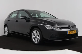 Volkswagen Golf Volkswagen Golf 1.0 TSI Life (PARKEERSENSOREN, CAMERA, SFEER, CRUISE CONTROL ADAPTIEF, PARKEERSENSOREN, NAVIGATIE, NL-AUTO) - afbeelding nr 20