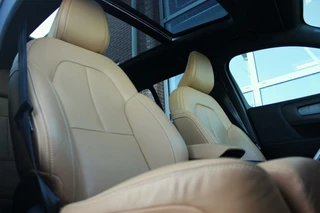 Volvo XC40 ➡️ Volvo XC40 1.5 T5 Recharge Inscription 262 pk | 1e eigenaar | 19 inch | Camera | Dakraam | LED | DAB | Trekhaak | Voorruit verwarming | Telefoon lader | NL auto | inc BTW | - afbeelding nr 17