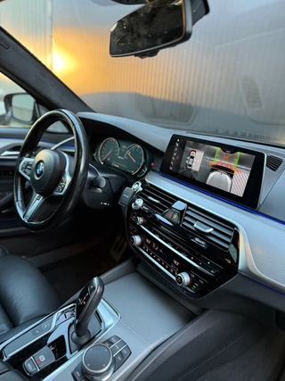 BMW 5 Serie BMW 5-serie M550i xDrive M-Pakket|Pano|Softclose|B&W|Alcantara|360|Leder - afbeelding nr 39