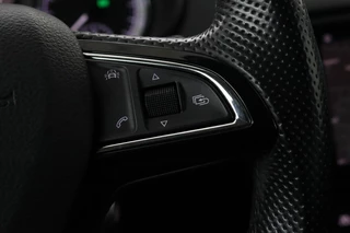 Škoda Octavia Skoda Octavia 1.0 TSI Style | Panoramadak | Stoelverwarming |  Adaptive cruise | Trekhaak | Carplay | Climate control | Sportstoelen - afbeelding nr 16