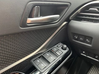 Toyota C-HR Toyota C-HR 1.8 HYBRID EXECUTIVE / LEDER / CAMERA / NAVI / TREKHAAK / 18'' LMV - afbeelding nr 13