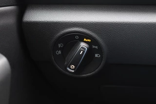 Volkswagen T-Roc Volkswagen T-Roc 1.5 TSI Sport Business 3x R-Line / Camera / Virtual Cockpit / Navigatie / 19'' / Keyless / Stoelverwarming / ACC - afbeelding nr 34
