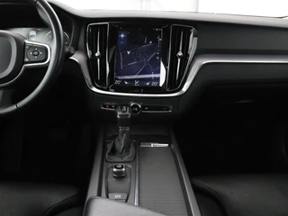 Volvo V60 Volvo V60 2.0 D4 Momentum | 1e eigenaar | Panoramadak |  Leder | Trekhaak | Stoelverwarming | Carplay | Navigatie | Full LED - afbeelding nr 12